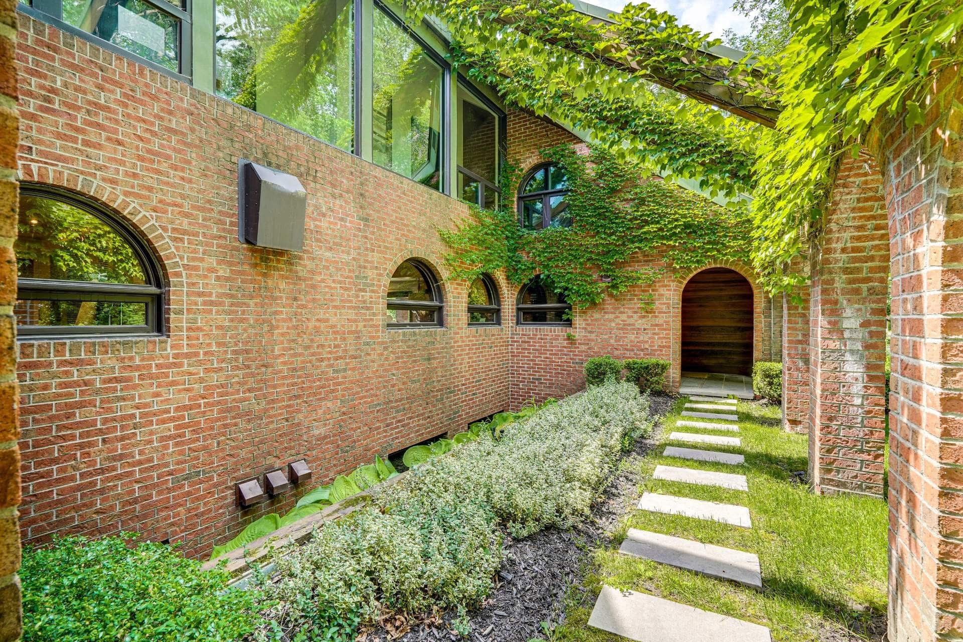 Une immense maison «WOW» avec vue sur le golf privé de Boucherville à