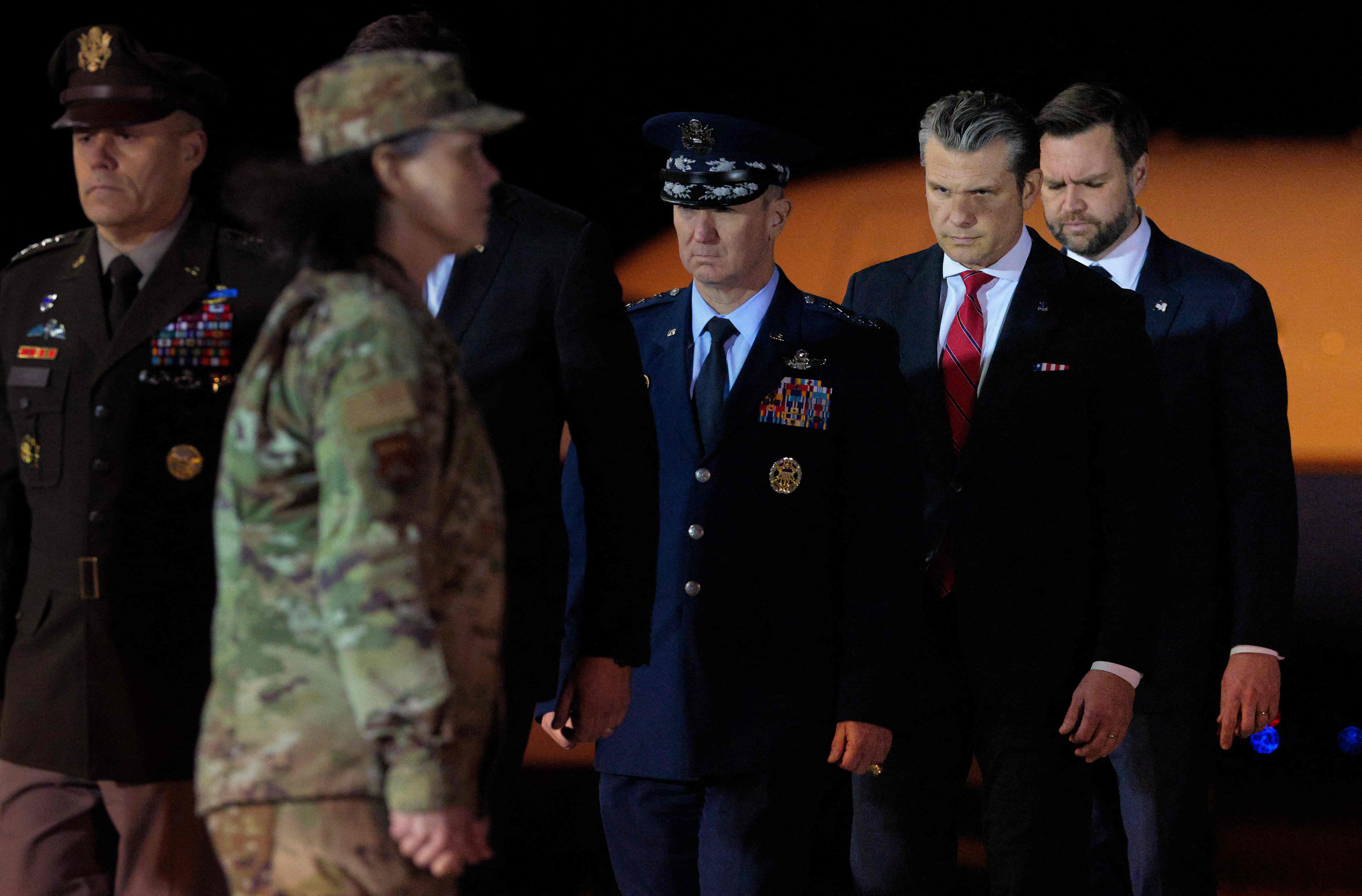 Le vice-pr&eacute;sident Vance a accueilli la d&eacute;pouille du septi&egrave;me soldat am&eacute;ricain tu&eacute; au Moyen-Orient