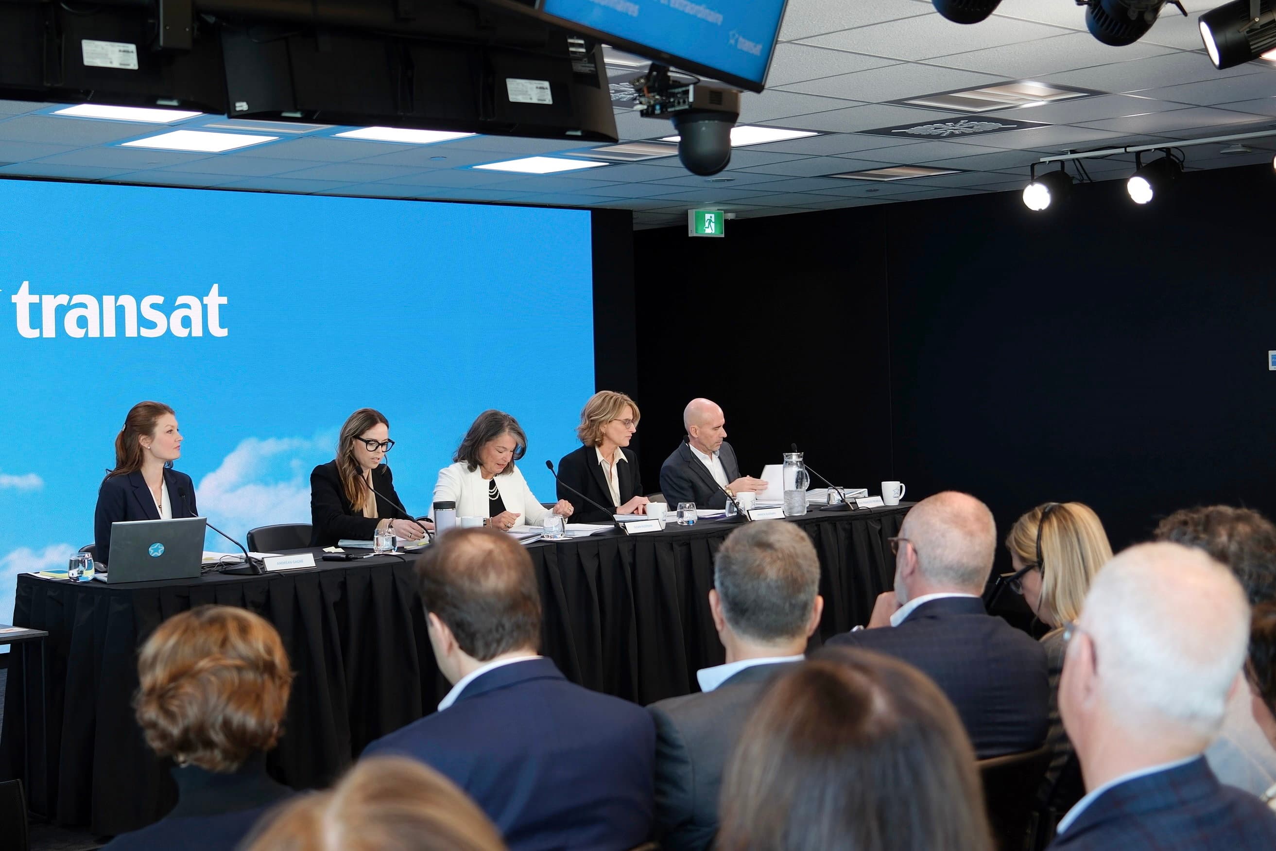 Junta extraordinaria de accionistas de Transat celebrada el 10 de marzo en Montreal.