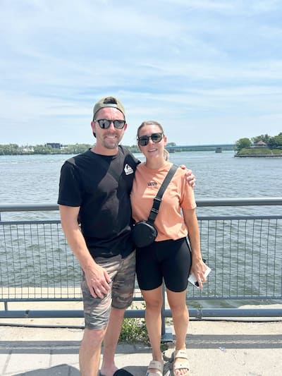 Maxime Larivière y Catherine Couture se estaban preparando para refrescarse gracias al salto de actividad náutica, en el antiguo puerto de Montreal.