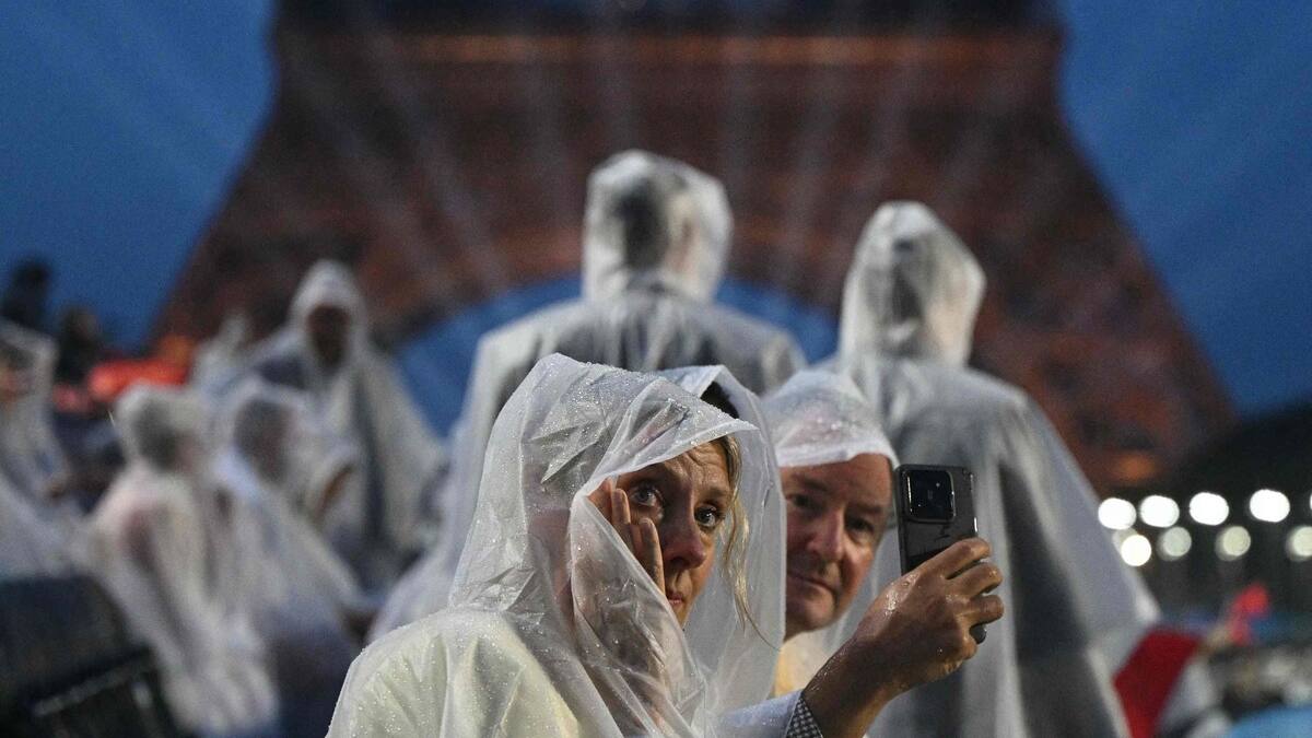La France lance ses Jeux par un défilé pluvieux sur la Seine