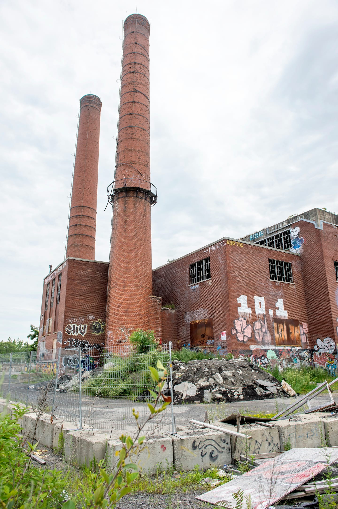 Bâtiments vacants et vétustes appartenant à Montréal: il coûterait moins cher à la Ville de les reconstruire que de les rénover