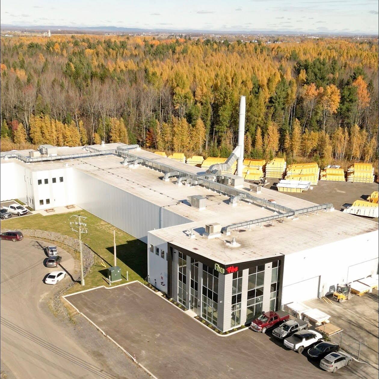 Usine de piscines de l'entreprise Fibro à St-Roch-de-l'Achigan.