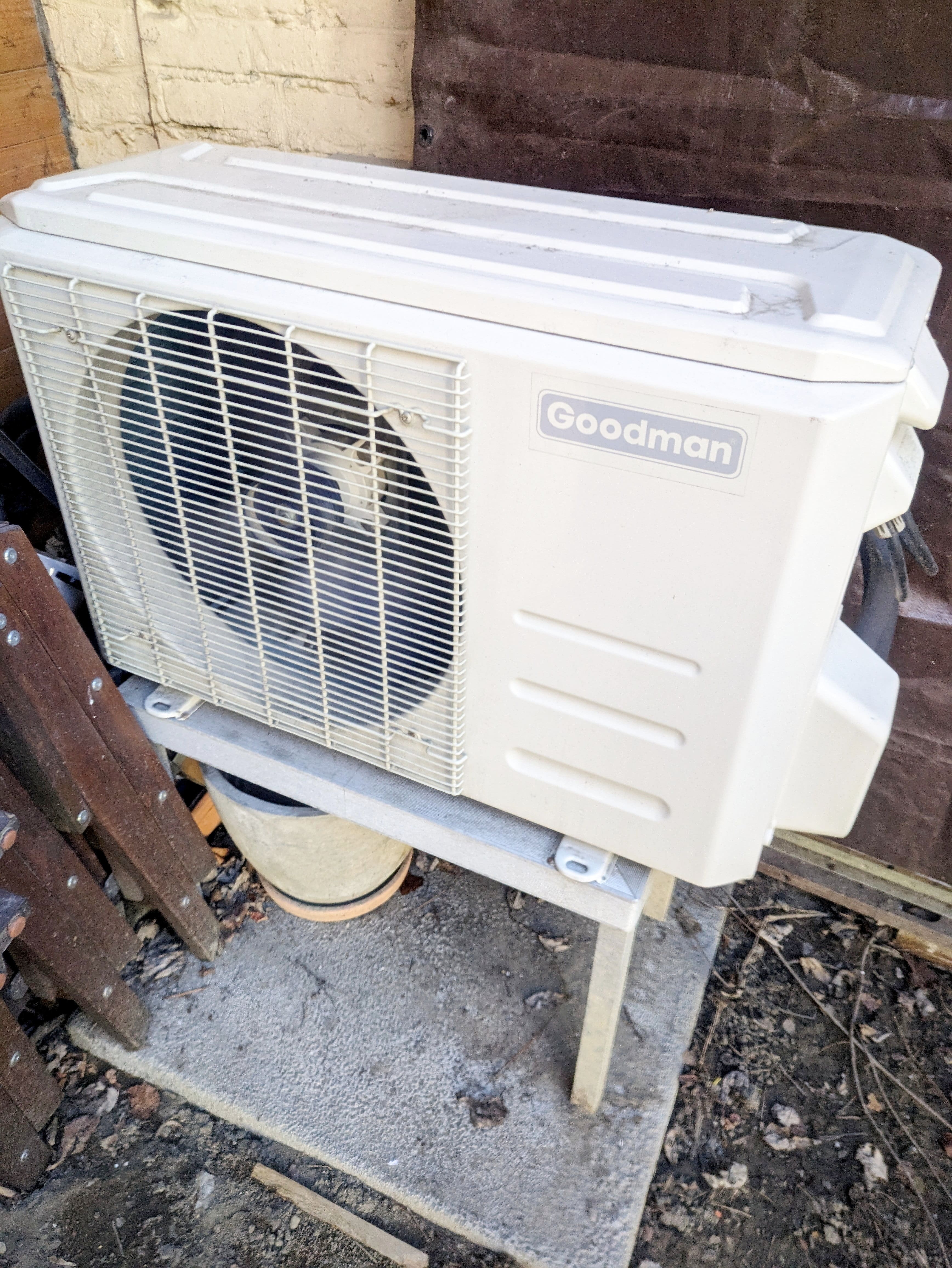 La vie co&ucirc;te cher? Nettoyez donc votre thermopompe