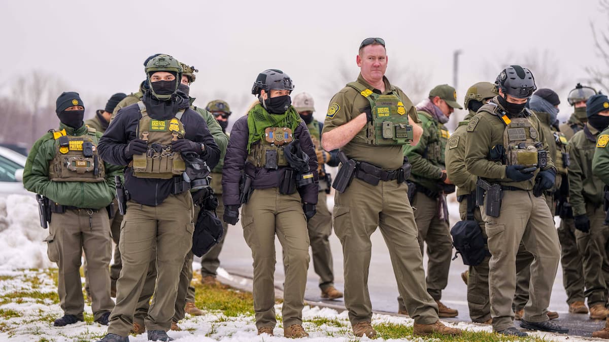 ICE déployé dans les aéroports: «Ça m’apparaît une solution improvisée», plaide un analyste politique