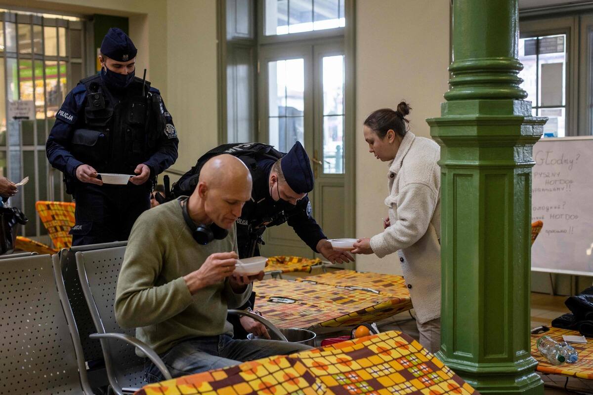 Plus de 50 000 Ukrainiens ont fui leur pays en moins de 48 heures