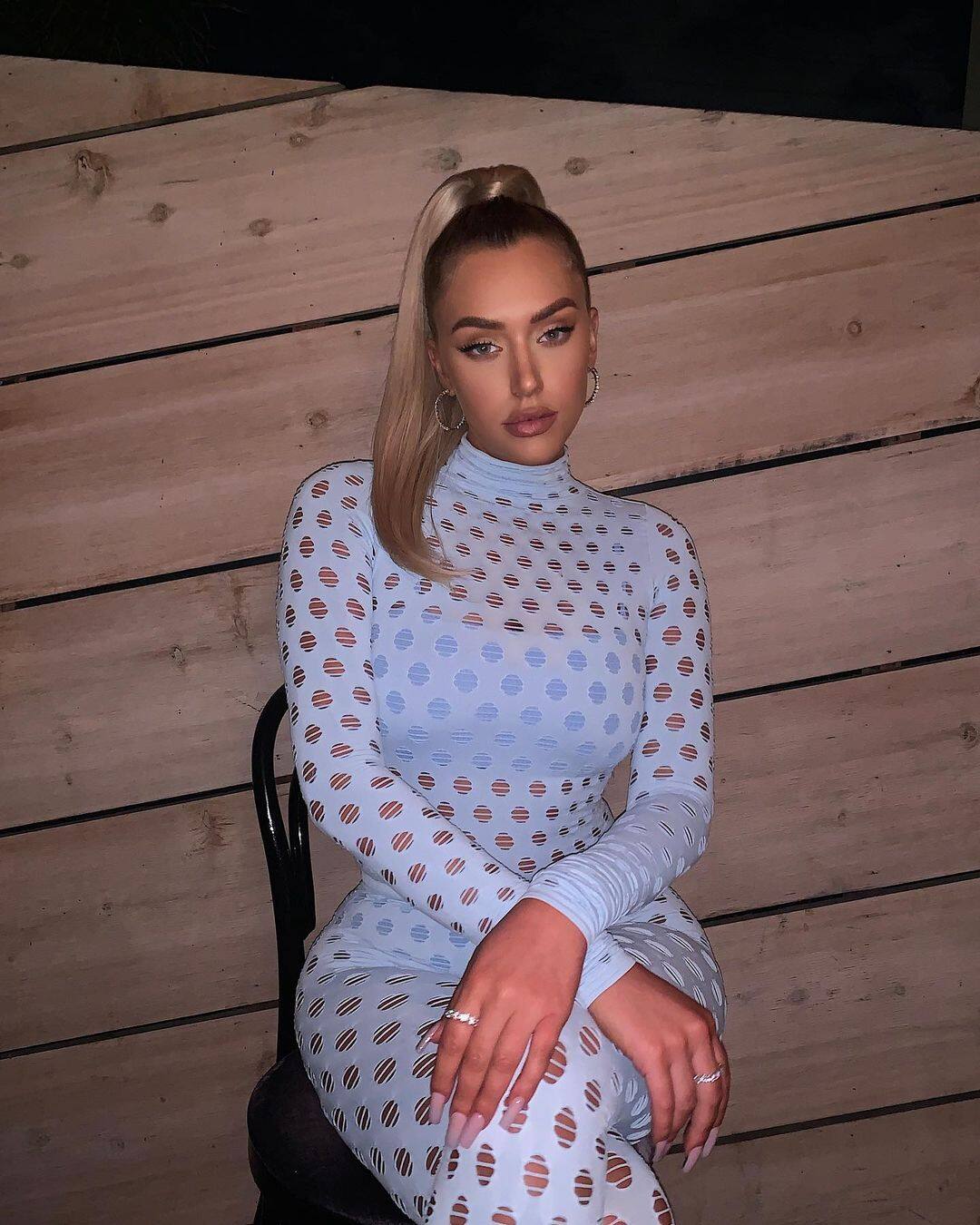 La robe en filet est la tendance sexy de l’été