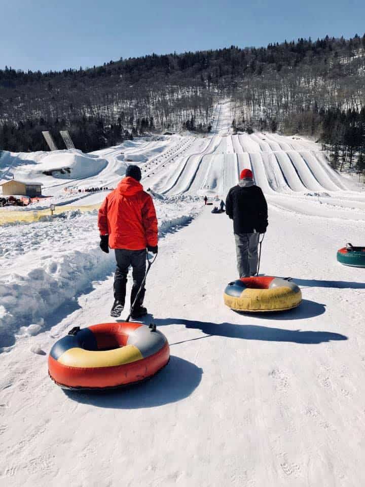 10 endroits où faire de la glissade sur tube au Québec Salut Bonjour