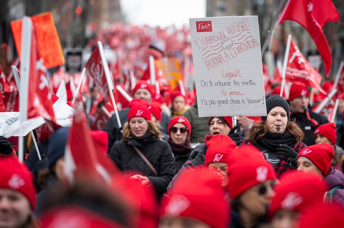Les profs du CSS de Montr&eacute;al acceptent l'entente, mais deux autres syndicats la rejettent