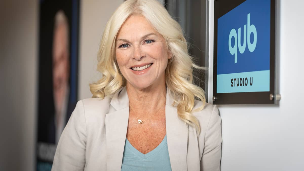 «Le club des petits amis, ça, ça me fatigue beaucoup!»: la «justicière» Isabelle Maréchal à la rencontre des auditeurs les après-midis à QUB et au 99,5 FM