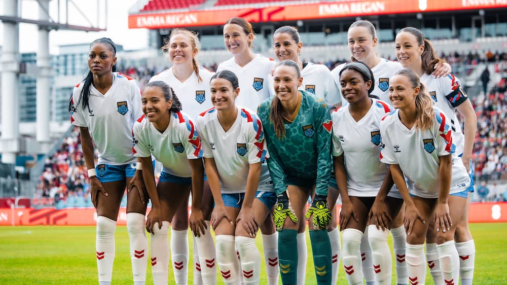 Pendant que le CF reconstruit, les Roses fleurissent