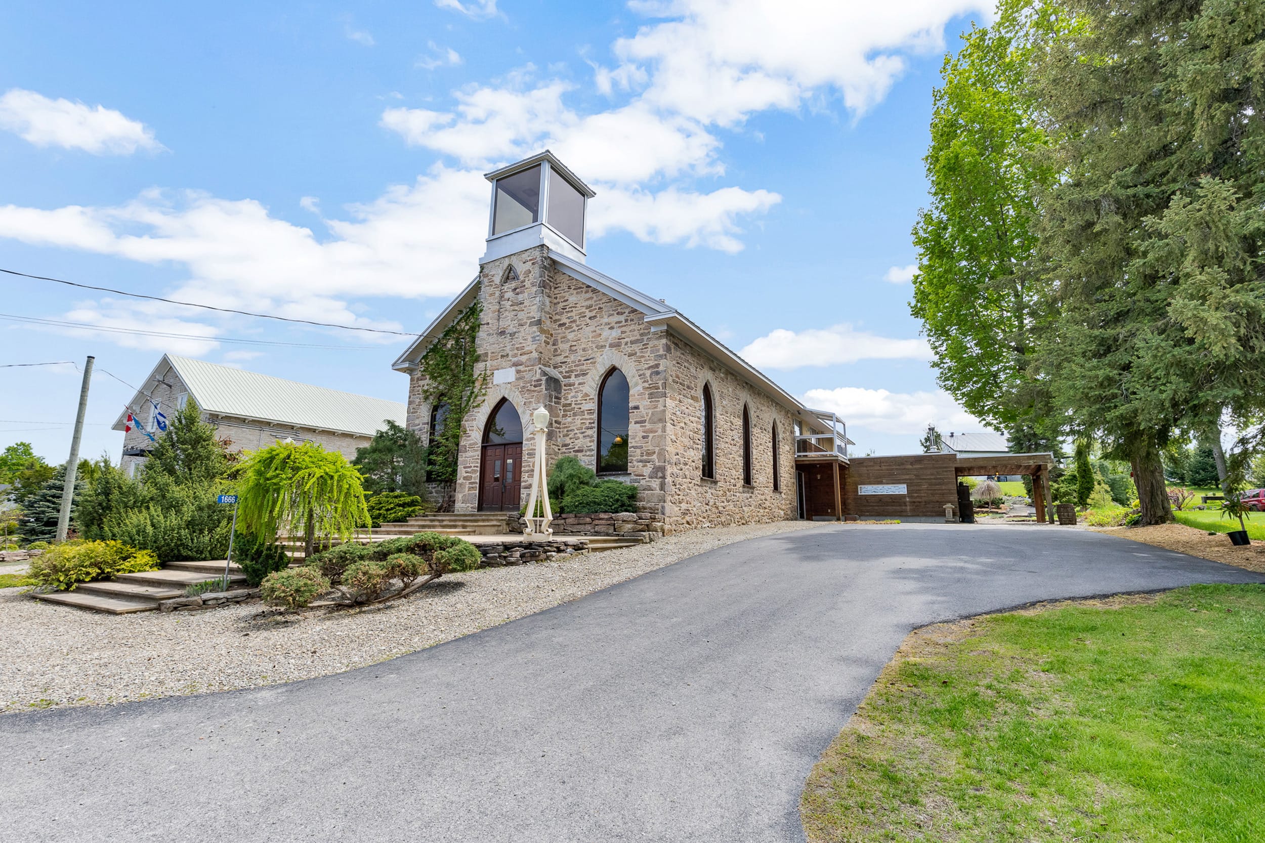 Une église convertie en maison à vendre pour 1.3M$