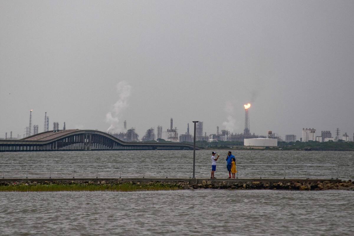 &Eacute;vacuations au Texas &agrave; l'approche de B&eacute;ryl qui est redevenu un ouragan