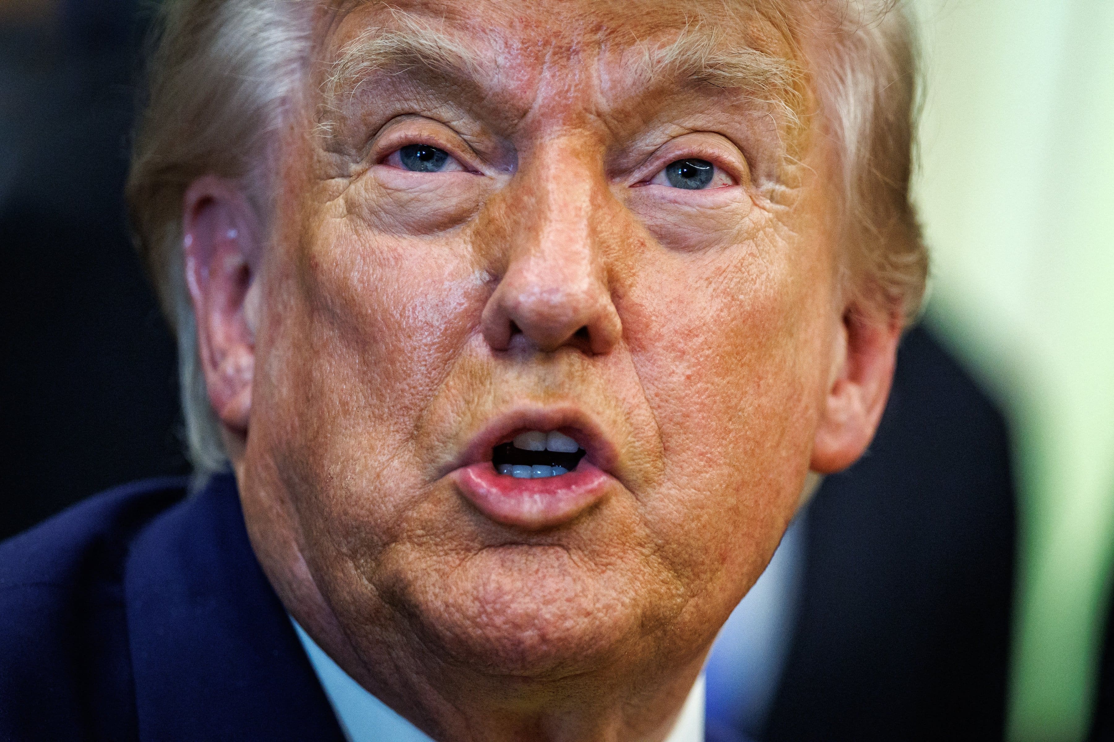 Trump se réjouit d'avoir un chef du renseignement «moins entravé»