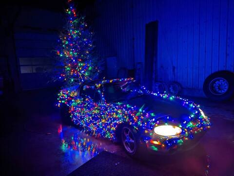 The tree has balls on four wheels in Quebec