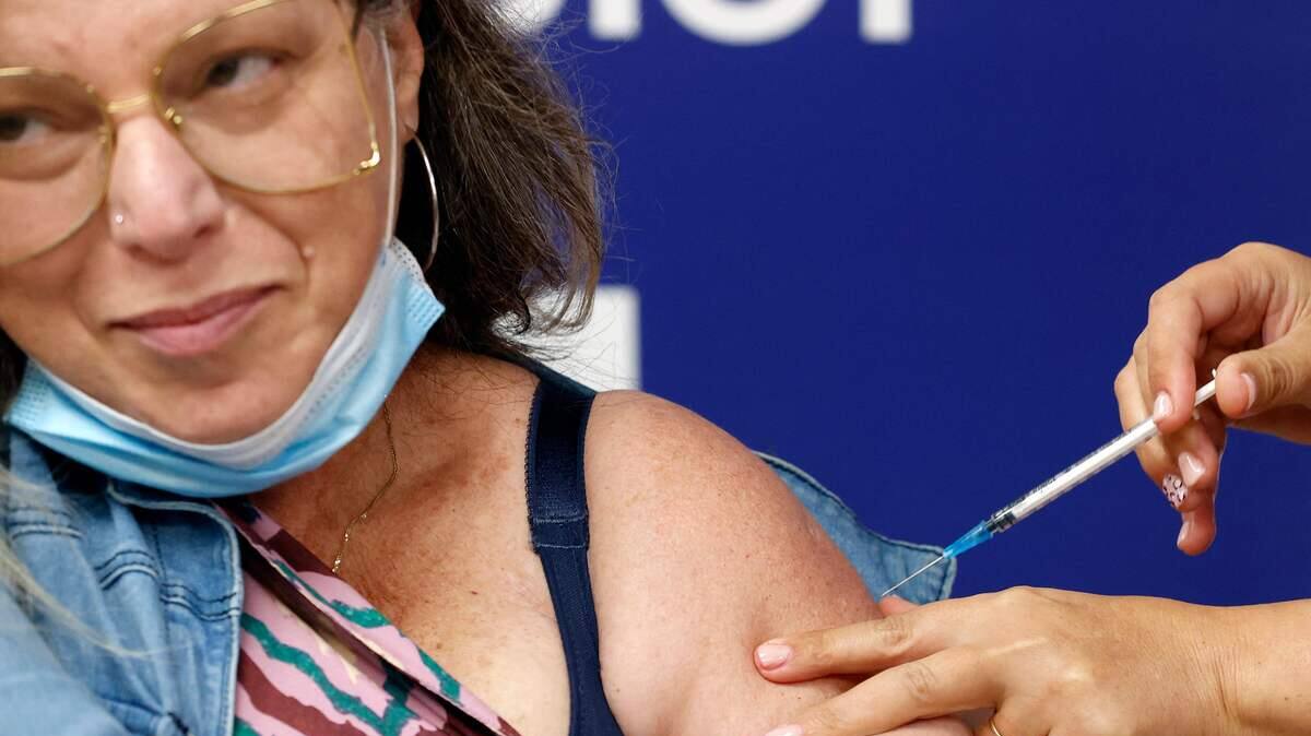 COVID-19: Israël commence à administrer une 4e dose aux personnes vulnérables