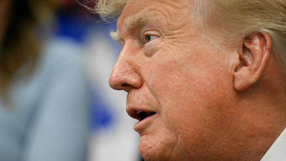 Trump annonce l'extension d'un programme de baisse du prix des médicaments