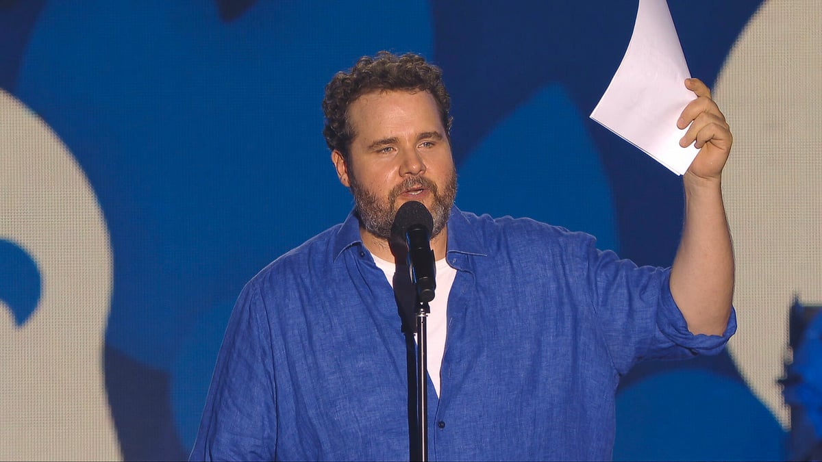 [VID&Eacute;O] Antoine Bertrand livre un puissant discours patriotique compos&eacute; de paroles de chansons qu&eacute;b&eacute;coises