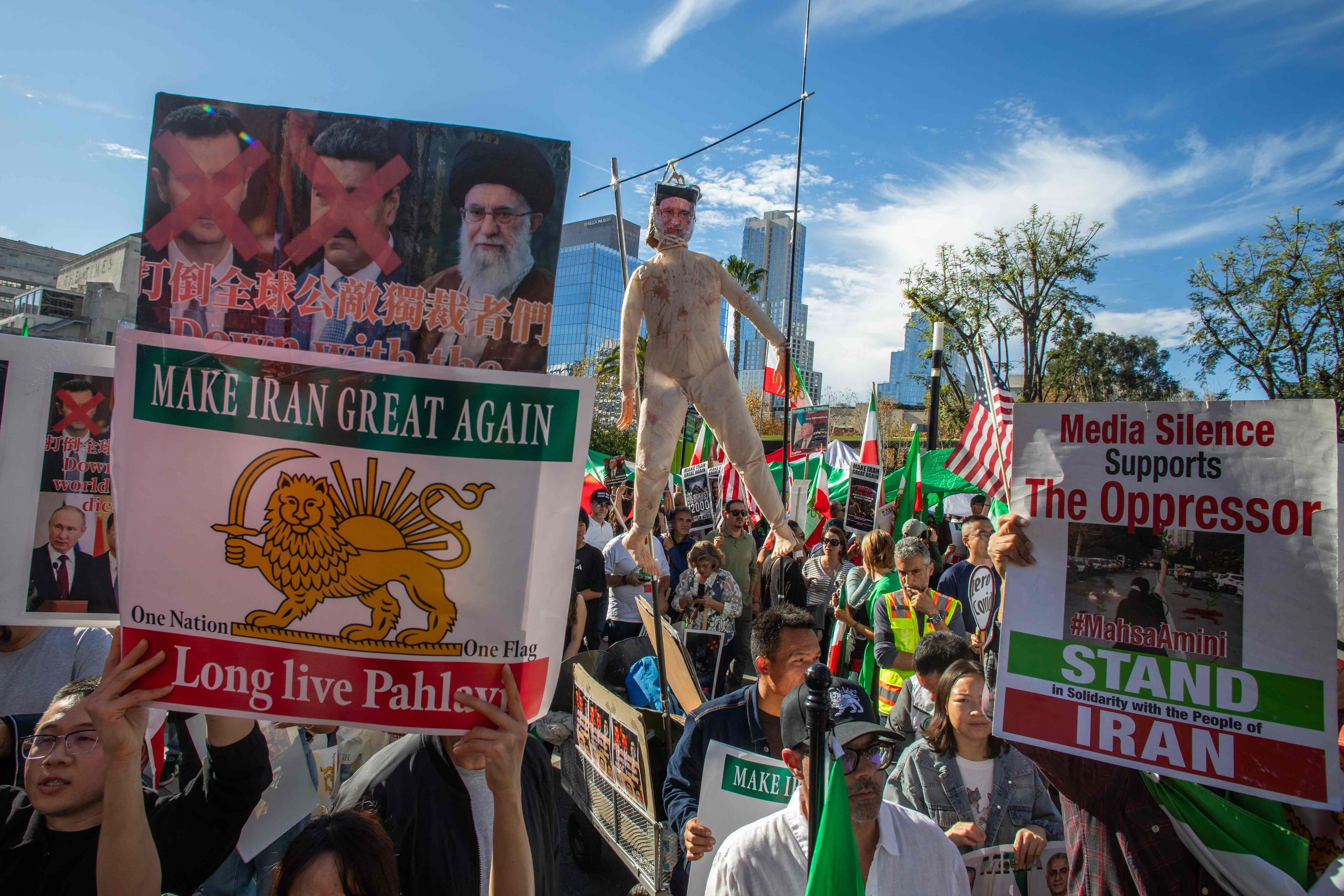 Les Iraniens des États-Unis mortifiés par la répression sanglante de ...