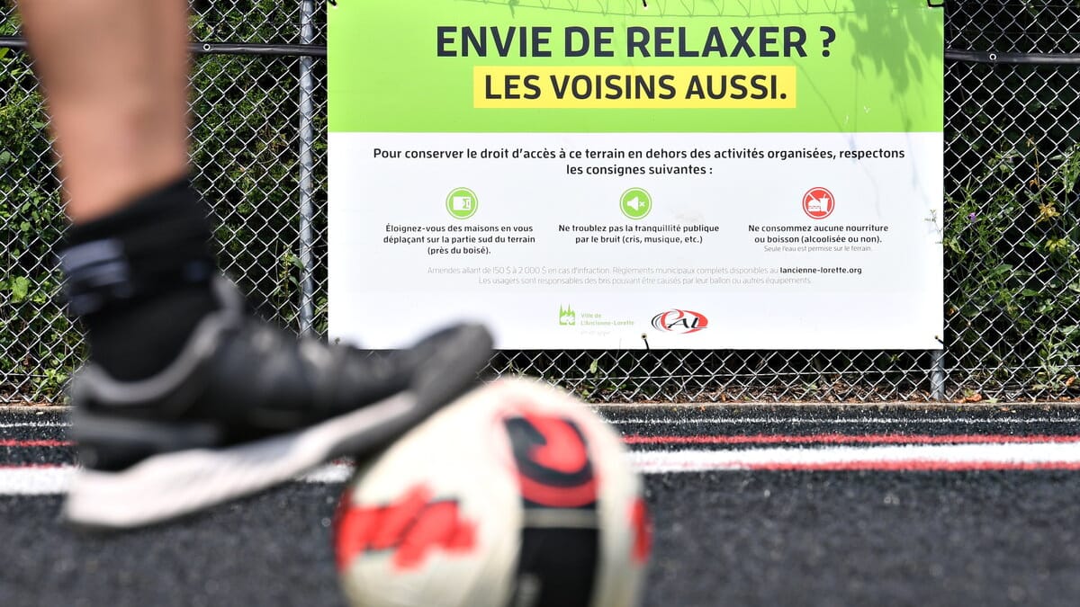 À L'Ancienne-Lorette chut! sur le terrain de sport