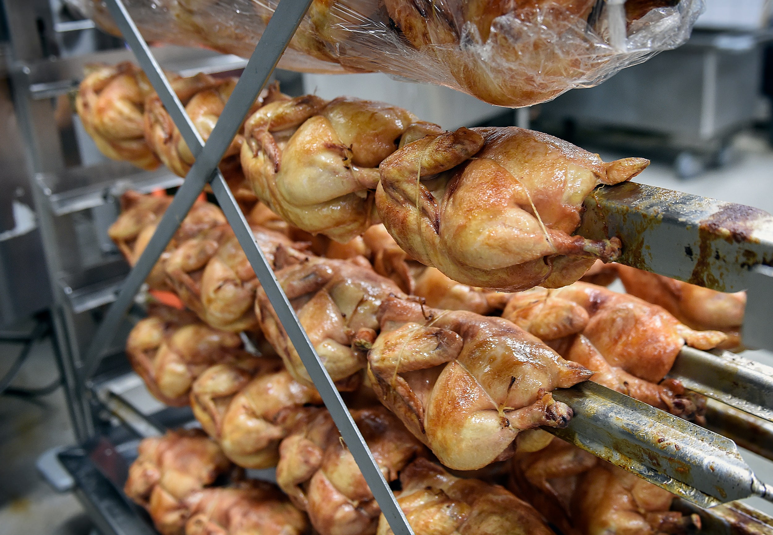 Encensé par le «New York Times»: voici pourquoi le poulet rôti montréalais se distingue autant