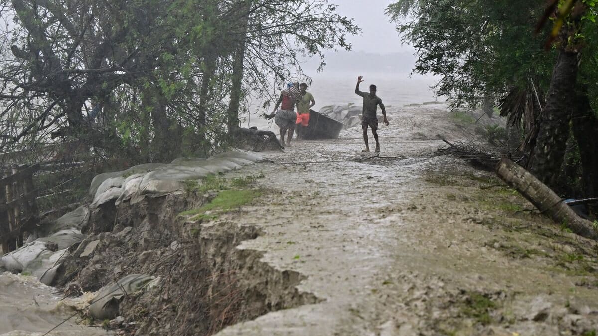 Cyclone Remal: douze Indiens tués dans l'effondrement d'une carrière