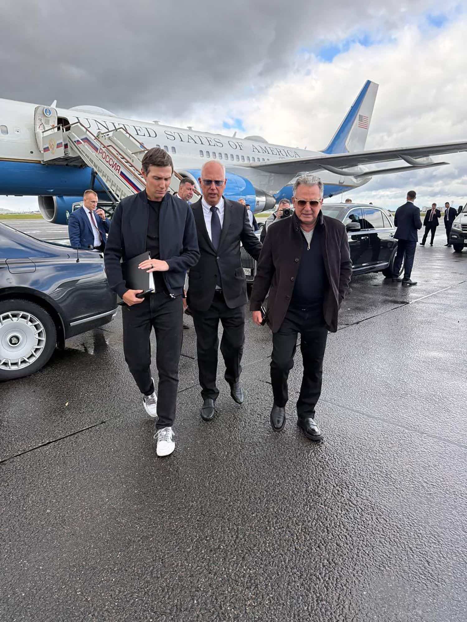 Des représentants de Donald Trump entament des pourparlers de paix à Moscou
