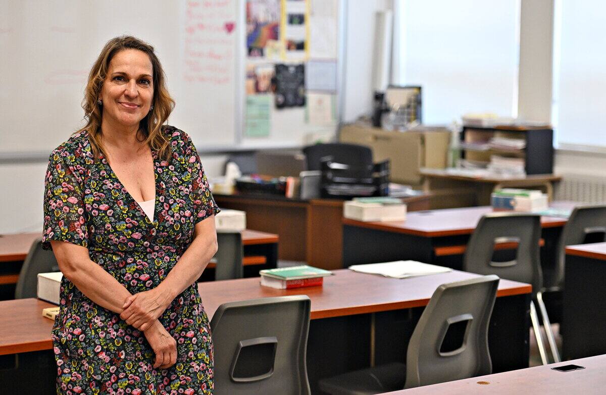 &laquo;J&rsquo;ai fait le tour du monde gr&acirc;ce &agrave; mes &eacute;l&egrave;ves&raquo;: cette prof pionni&egrave;re de la francisation &agrave; Qu&eacute;bec prend sa retraite apr&egrave;s plus de 25 ans &agrave; enseigner &agrave; de jeunes immigrants