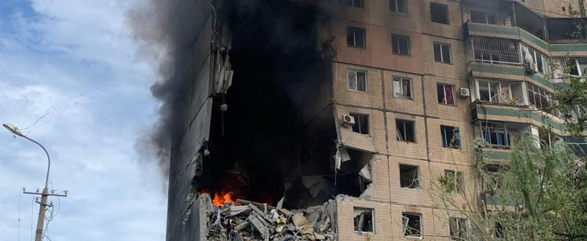 Ukraine: au moins deux morts dans une frappe sur un immeuble résidentiel