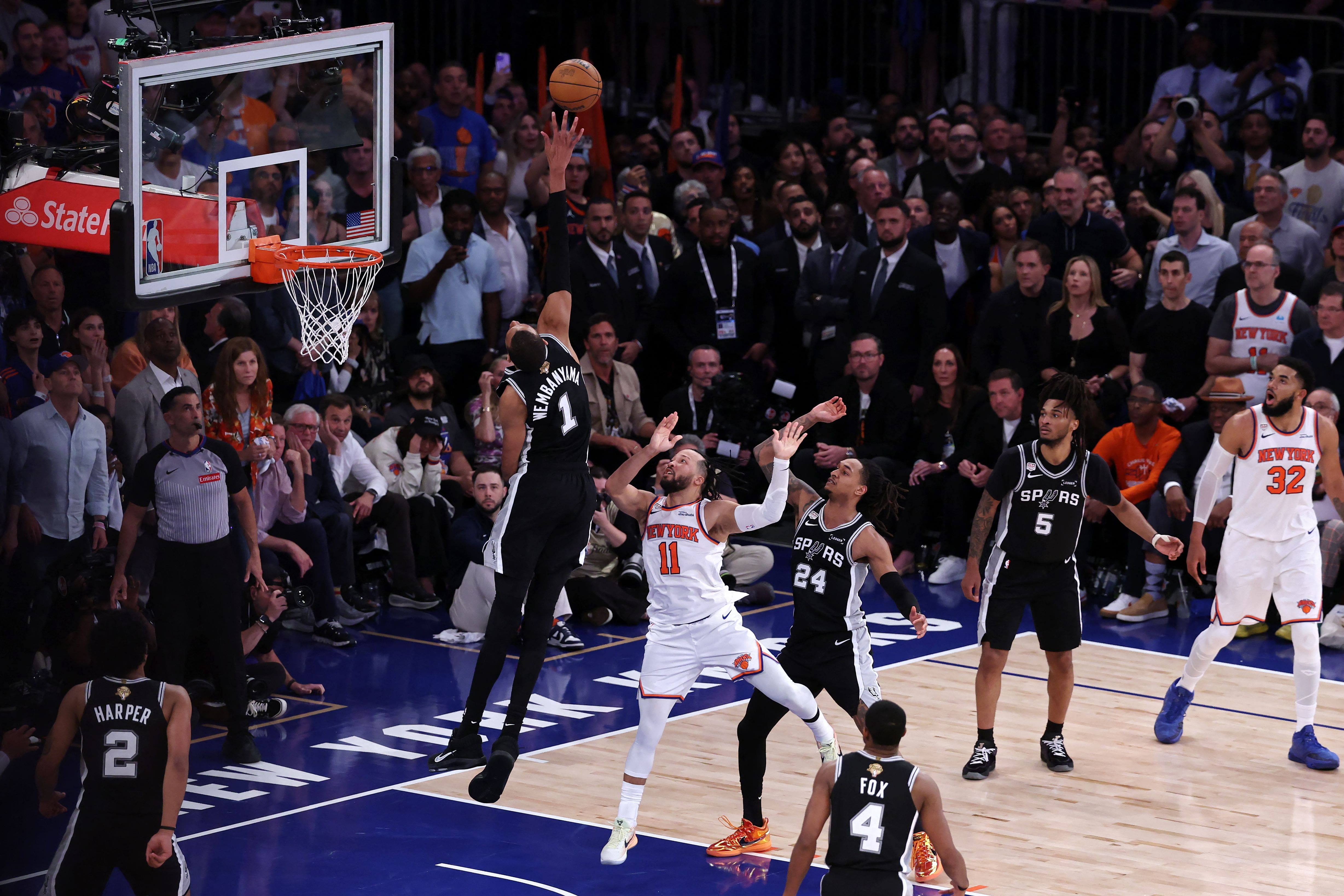 Flamboyant en début de partie, Victor Wembanyama (24 points, 13 rebonds) s’est effondré — comme tout le collectif texan —, victime de la plus grande remontée de l’histoire des finales NBA.