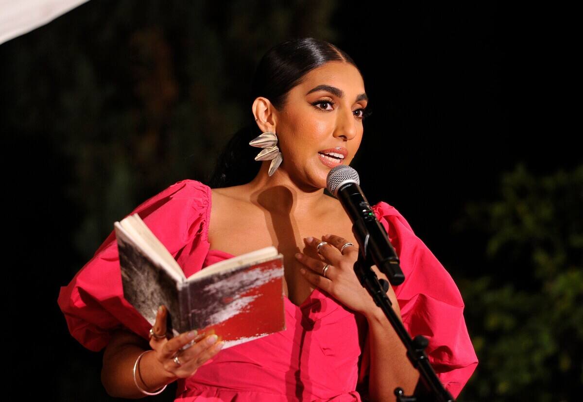 Un recueil de po&eacute;sie de Rupi Kaur interdit au Texas