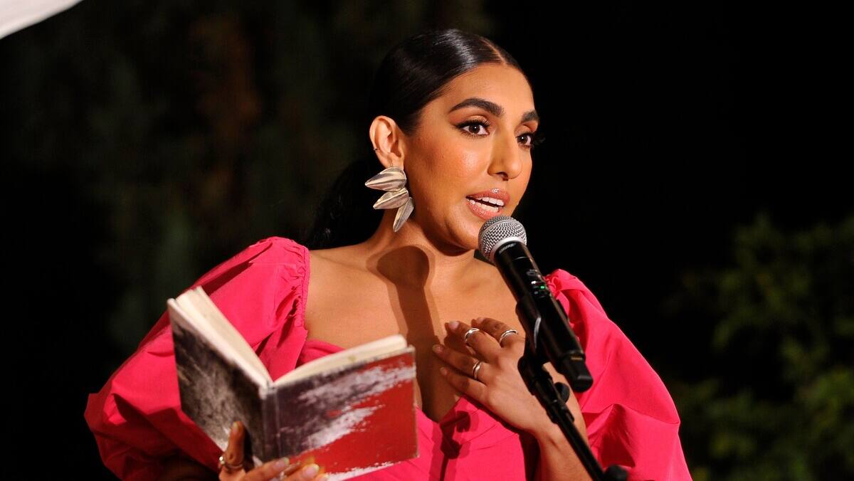 Un recueil de poésie de Rupi Kaur interdit au Texas