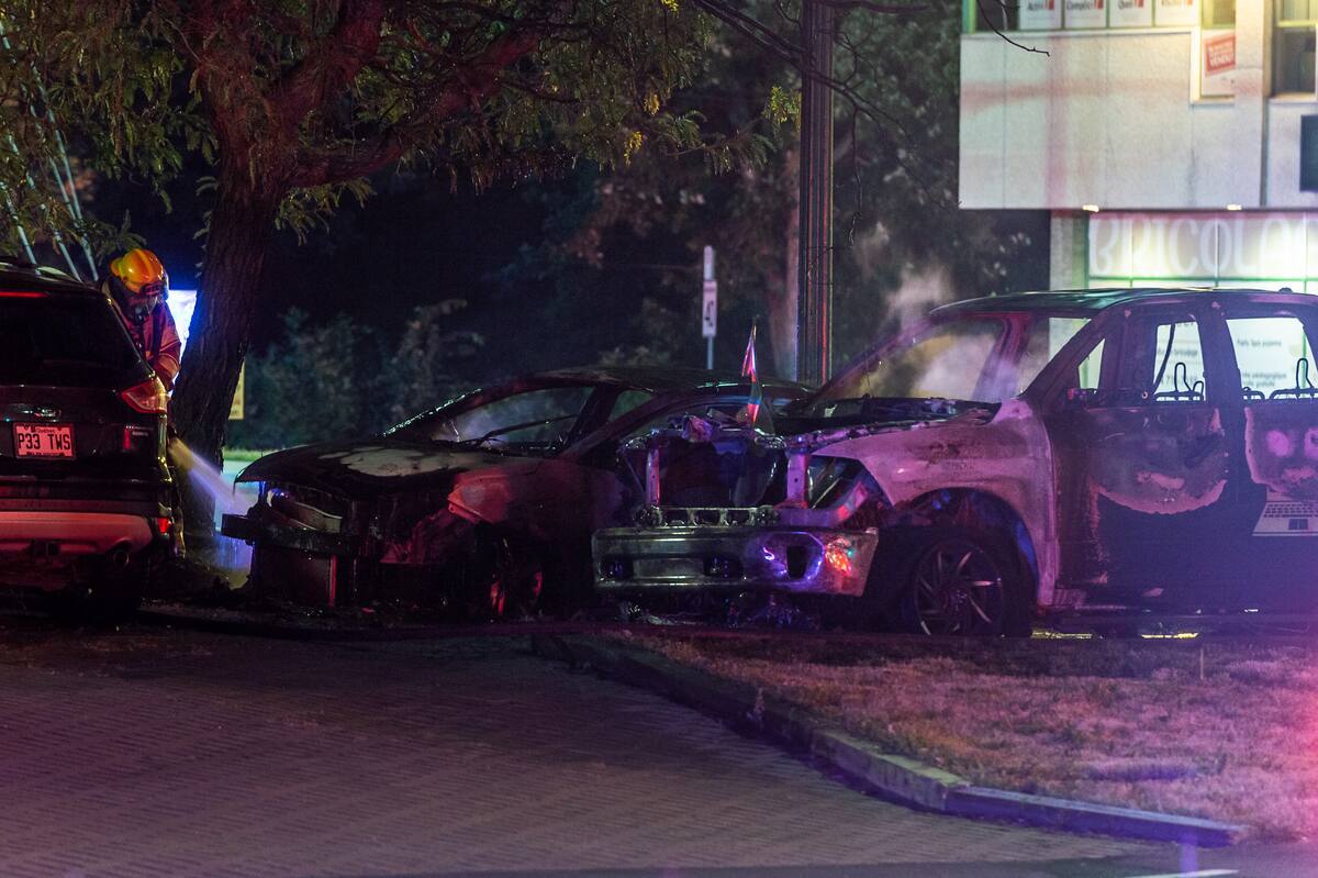 Deux v&eacute;hicules incendi&eacute;s &agrave; Repentigny
