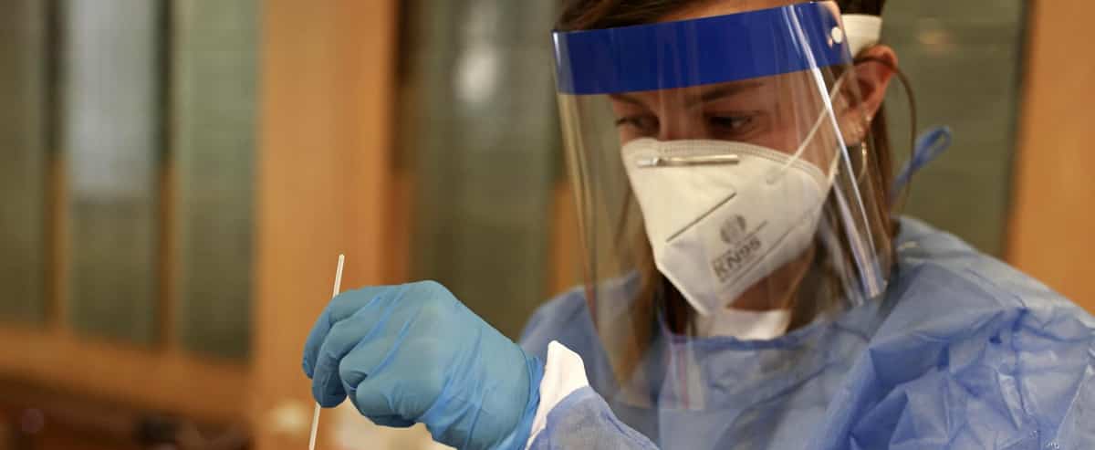 COVID-19: 512 nouveaux cas et sept décès de plus au Québec