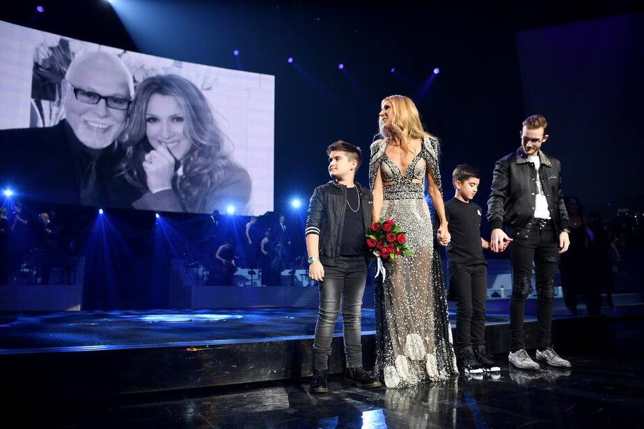 Image principale de l'article Céline en pyjama de Noël avec ses fils