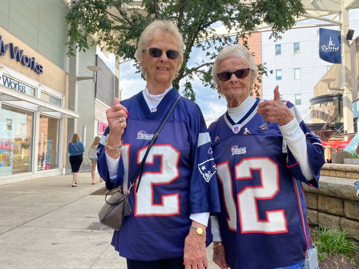 Il n&rsquo;y a pas d&rsquo;&acirc;ge pour se d&eacute;clarer les deux plus grandes fans au monde de Tom Brady