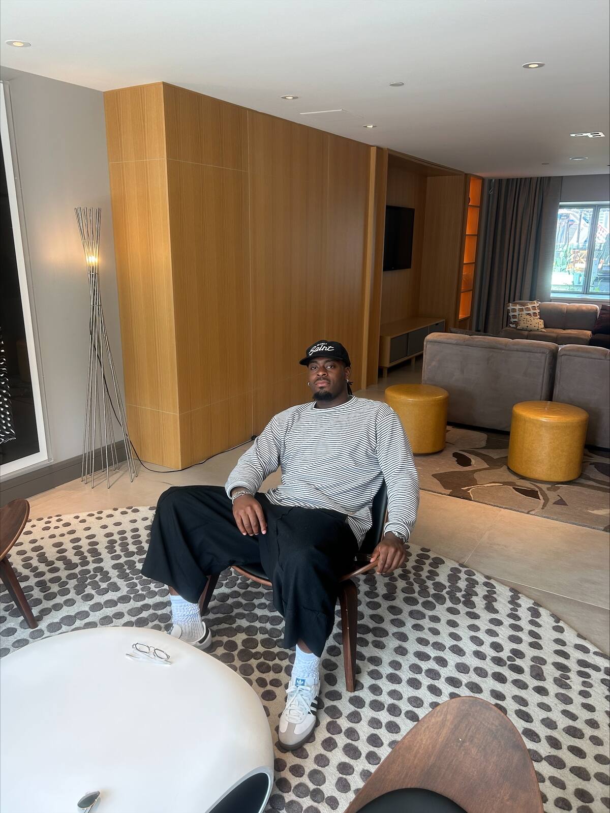 El jugador estrella de la ciudad de Oklahoma Thunder Luguentz Dort se reunió con los medios de comunicación en el Hotel Le Reine Elizabeth en Montreal, jueves 24 de julio de 2025. Agencia fotográfica QMI Wilson Salaun.