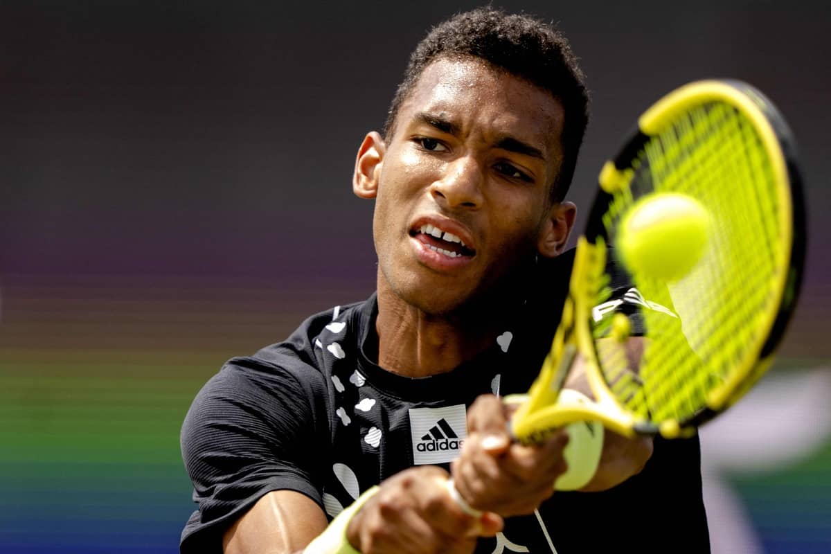 F&eacute;lix Auger-Aliassime se pla&icirc;t &agrave; Halle