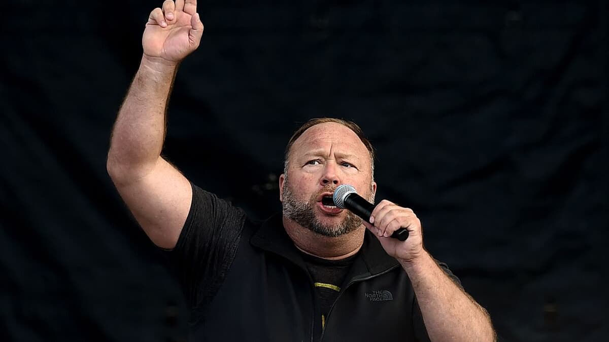 La justice américaine autorise la liquidation des actifs du complotiste Alex Jones