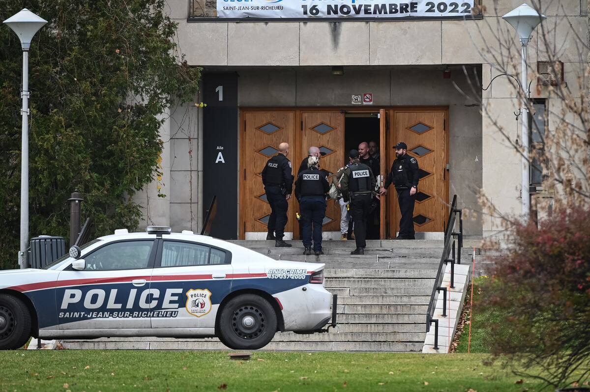 Cégep de SaintJeansurRichelieu un étudiant avec une veste pare