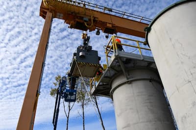 Silos de hormigón armado que contienen combustible gastado (uranio) en los laboratorios nucleares canadienses en Chalk River. Diez de ellos contienen combustible Gentilly-1.
