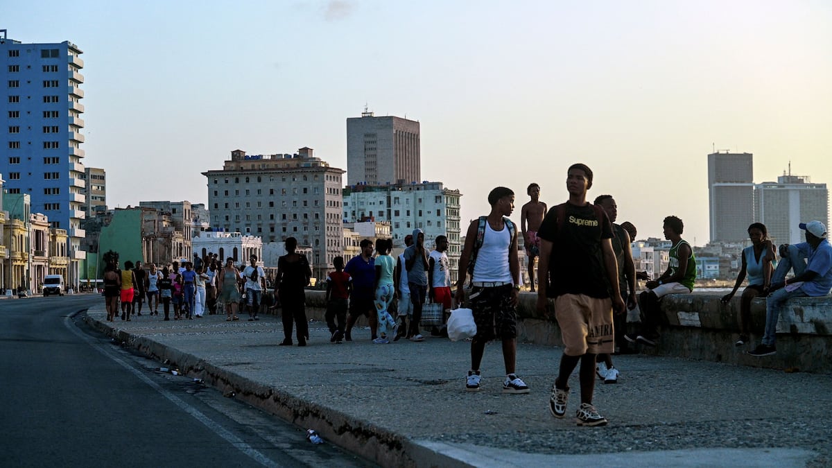 Cuba: the electricity network restored after another total outage Cuba: the electricity network restored after another total outage