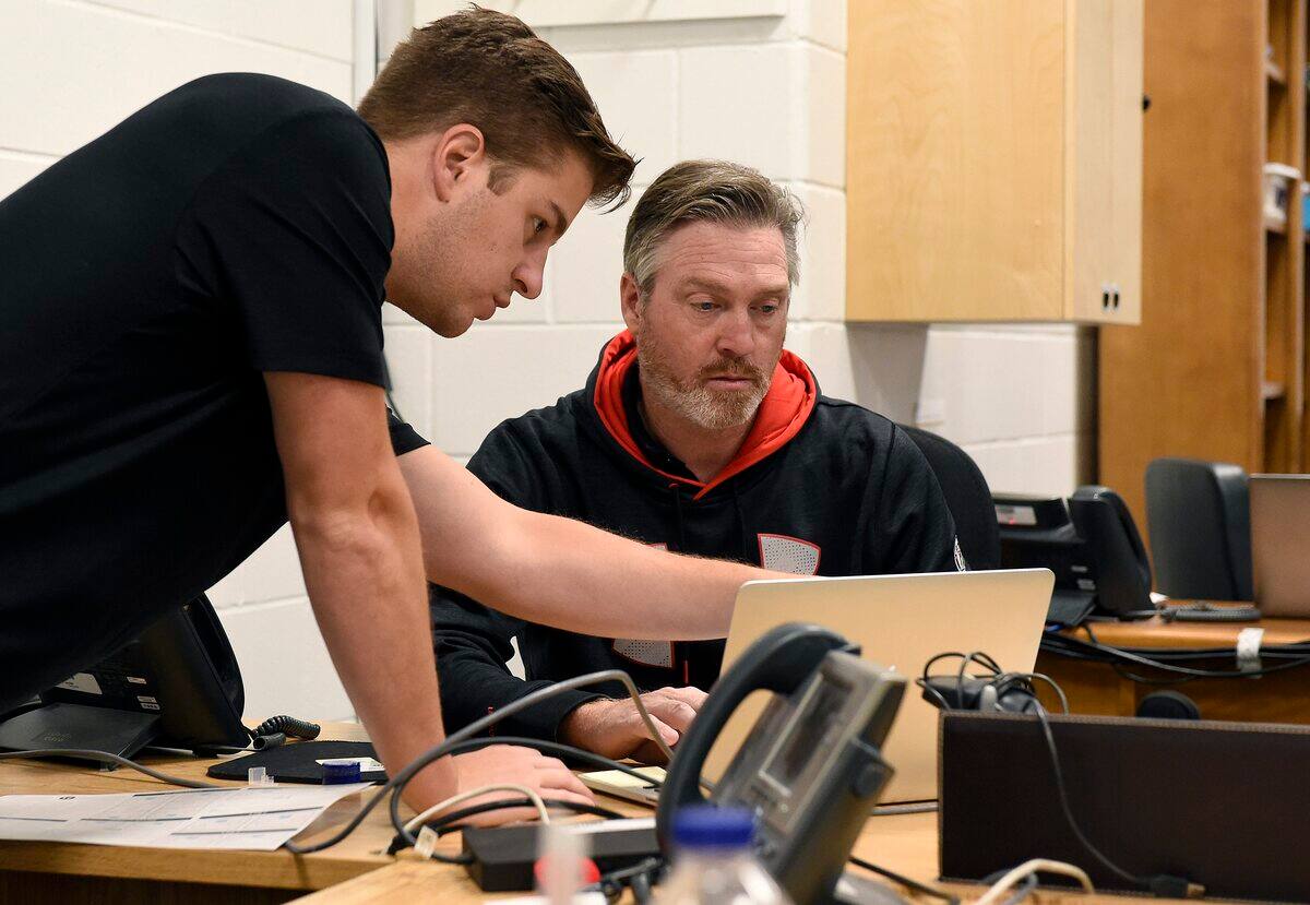 Islanders: Patrick Roy aurait embauch&eacute; son ancien adjoint avec les Remparts Benoit Desrosiers