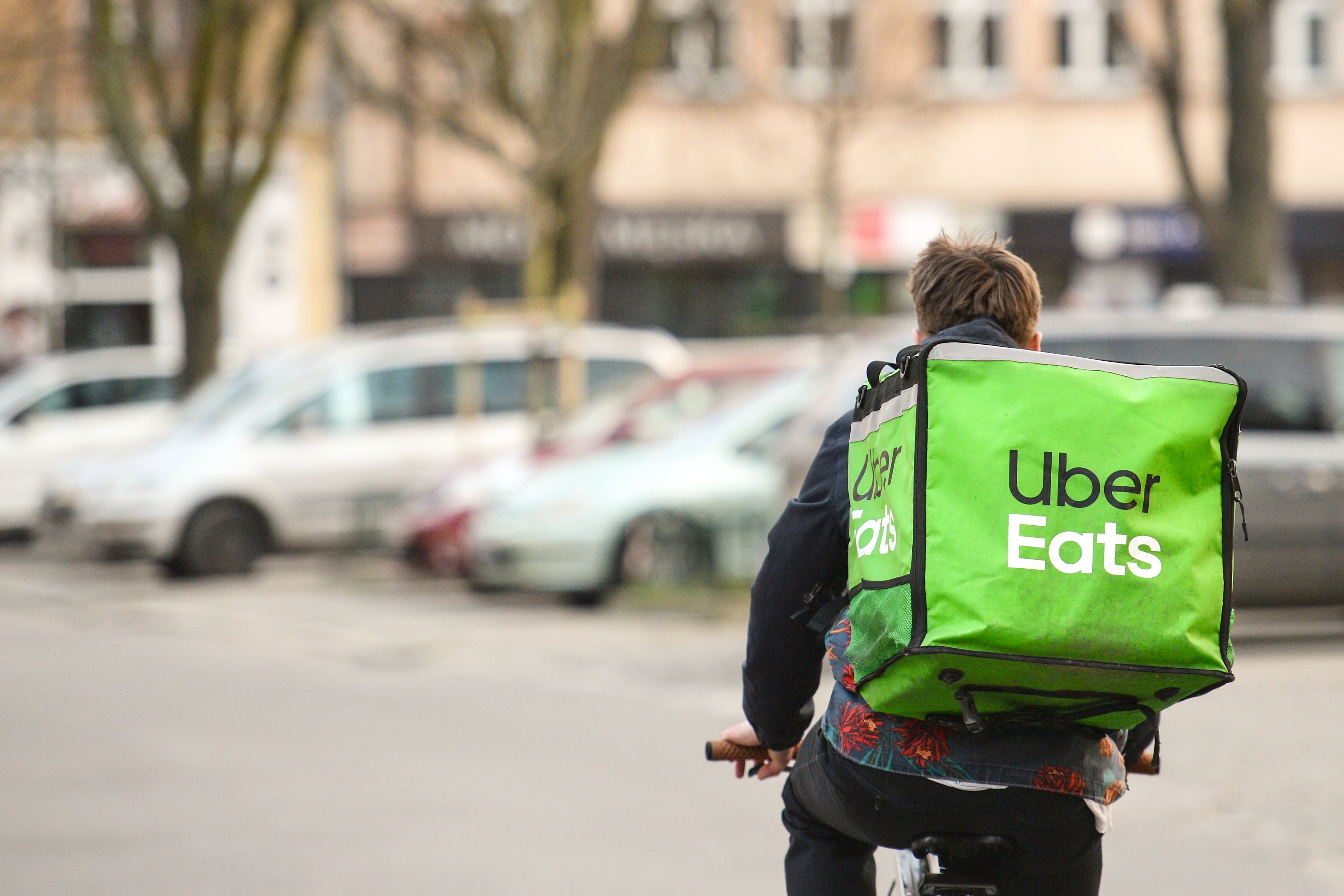 Une premi&egrave;re au Canada: un salaire minimum pour les livreurs d&eacute;pendants des applications