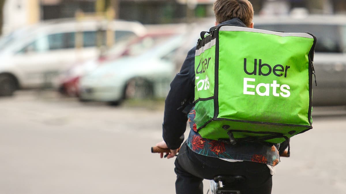 Uber Eats et DoorDash devront déclarer les revenus de leurs livreurs
