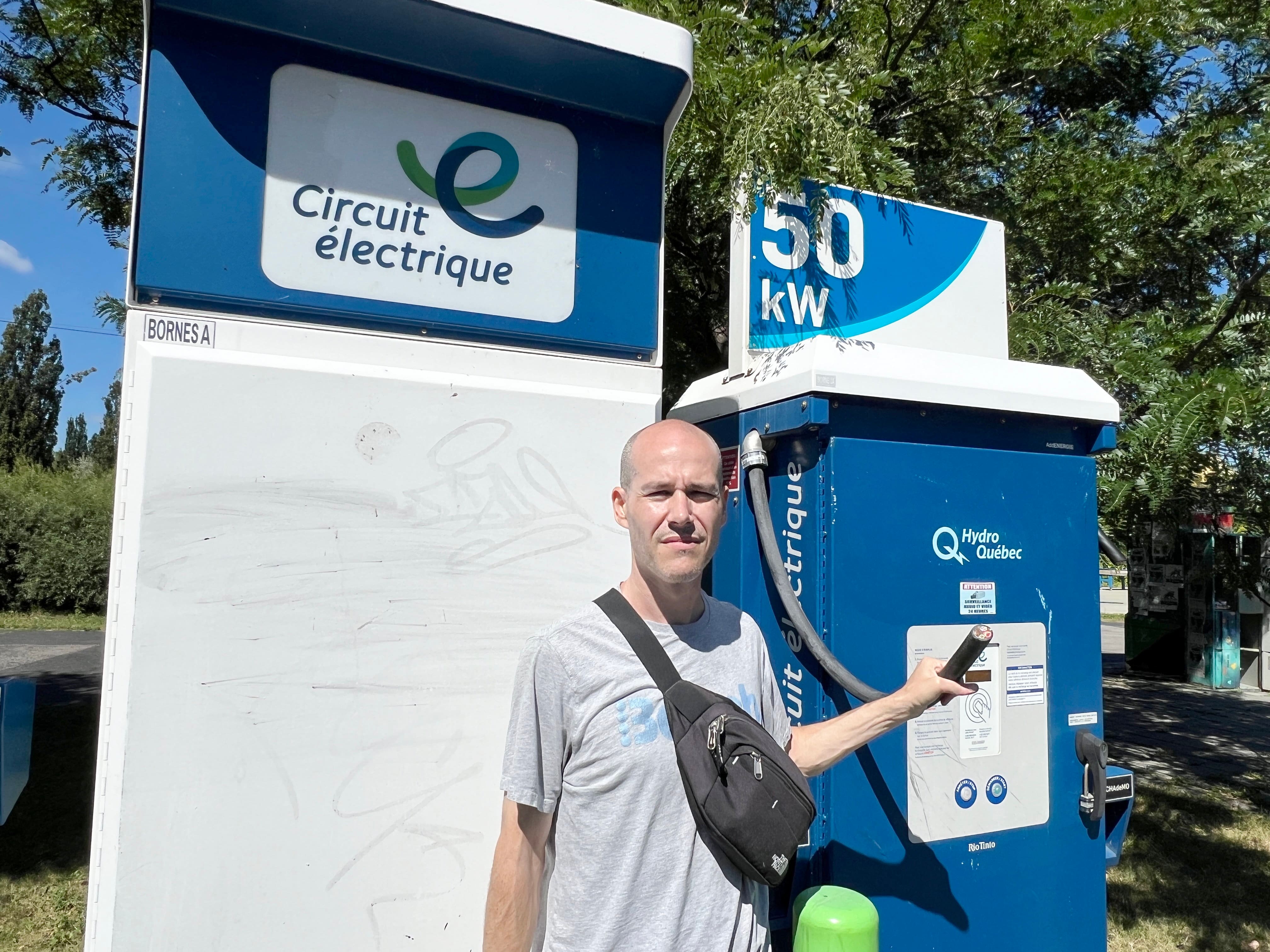 Bornes de voitures électriques vandalisées: les vols de câbles atteignent un sommet cet été au Québec