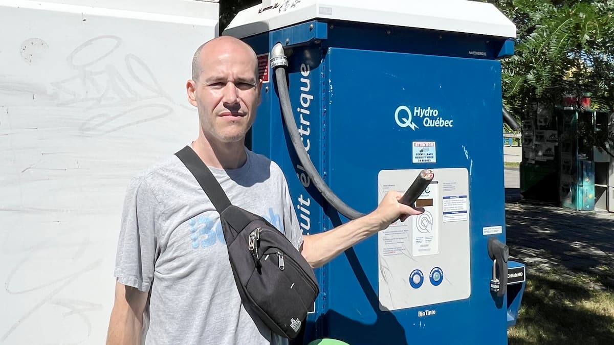 Bornes de voitures électriques vandalisées: les vols de câbles atteignent un sommet cet été au Québec