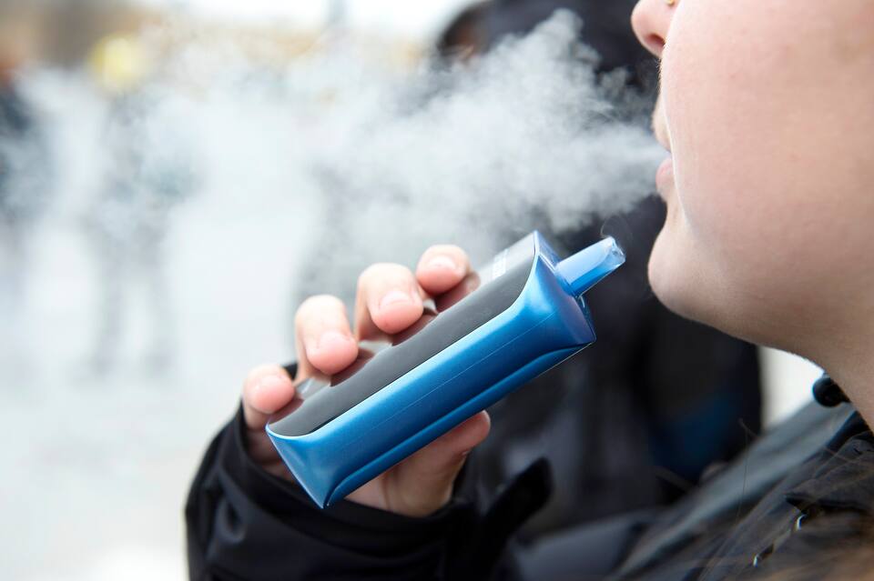 Les ados qui vapotent peuvent inhaler jusqu' cinq paquets de cigarettes par jour en nicotine | JDM Les ados qui vapotent peuvent inhaler jusqu' cinq paquets de cigarettes par jour en nicotine | JDM