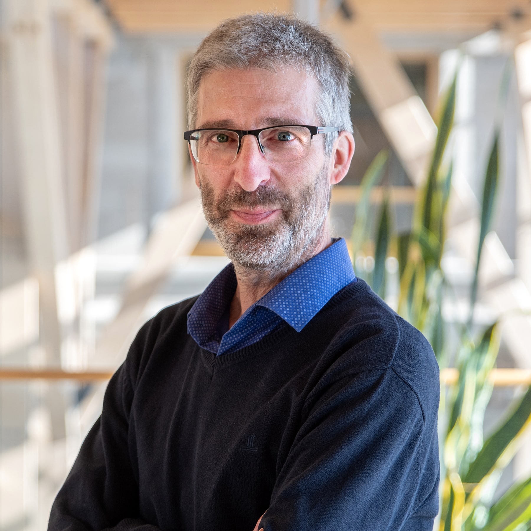 Frédéric Lasserre est professeur à la Faculté de foresterie, de géographie et de géomatique de l'Université Laval. Il dirige le Centre Québécois d’Études géopolitiques.