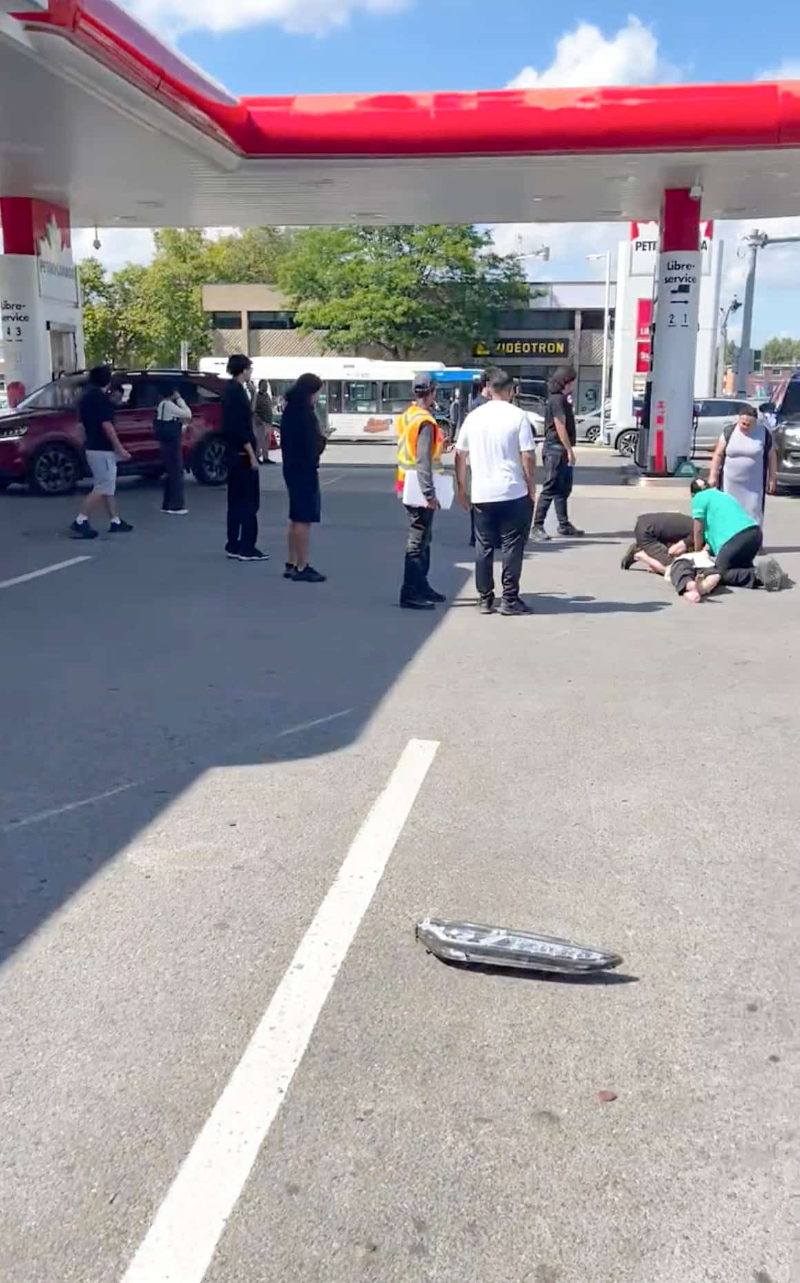Des citoyens ont porté secours à la victime en attendant les premiers répondants.